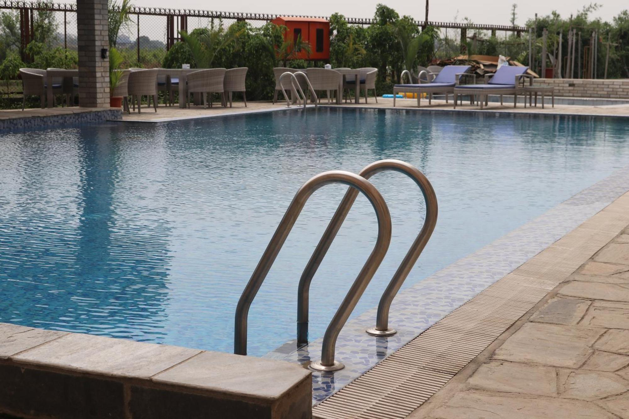 Galaxy Garden Resort Бхаратпур Екстериор снимка